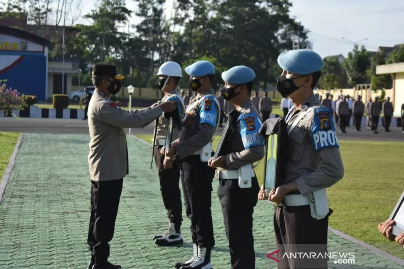 Terlibat Pencurian Senpi dan Desersi, Lima Anggota Polda Babel Dipecat
