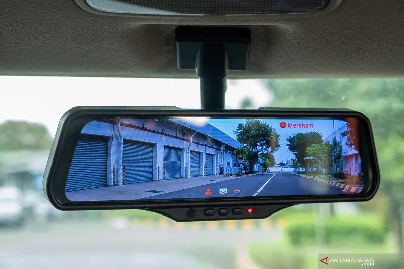 Ini Dia Keunggulan Smart e-Mirror Suzuki XL7