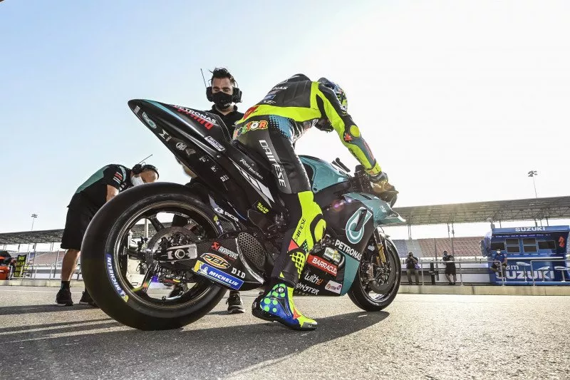 Rossi Mengaspal Kali Pertama dengan Tim Petronas Yamaha SRT
