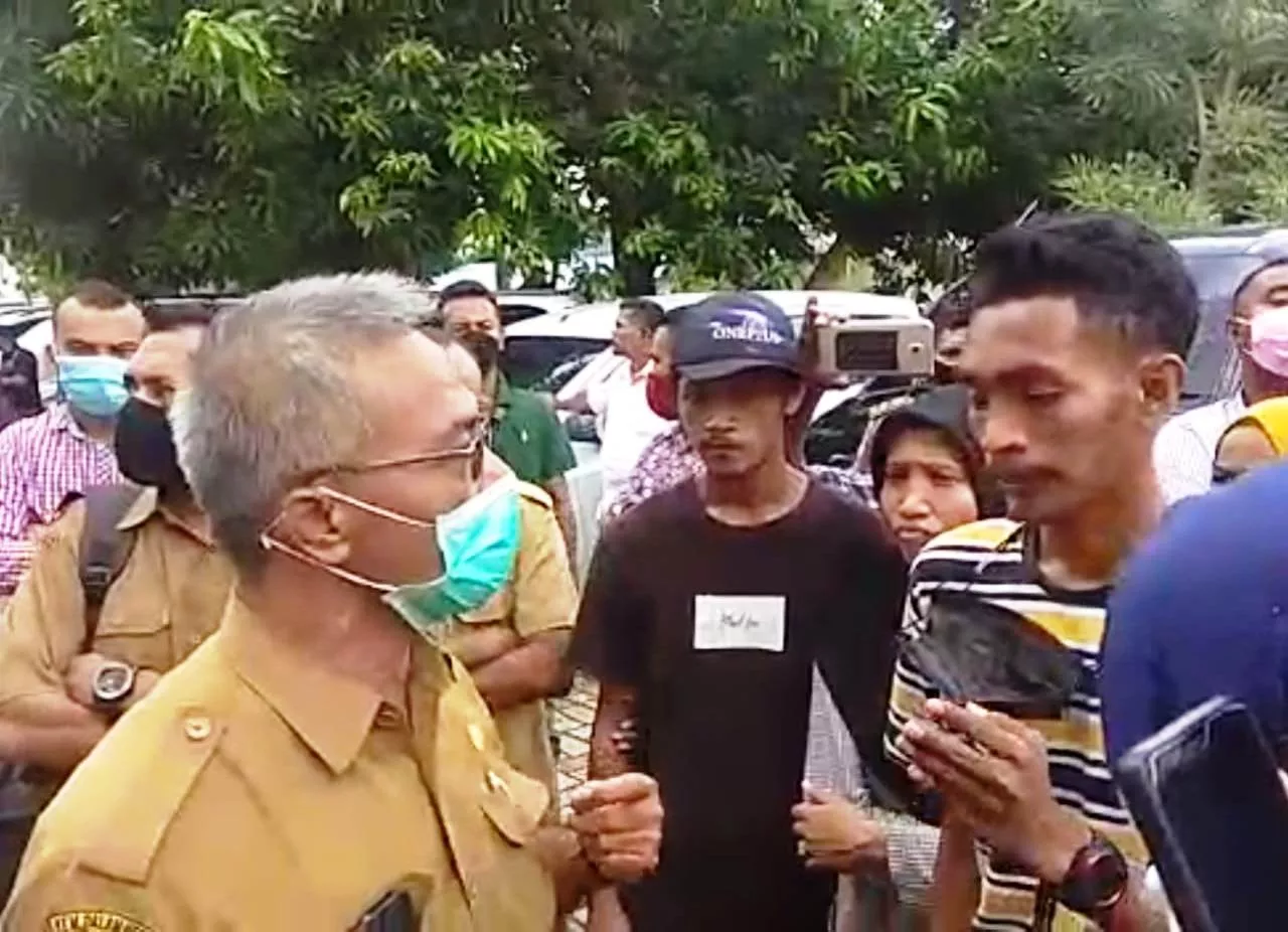 Salah Paham, Mahasiswa Buru Baku Hantam Dengan Satpol PP