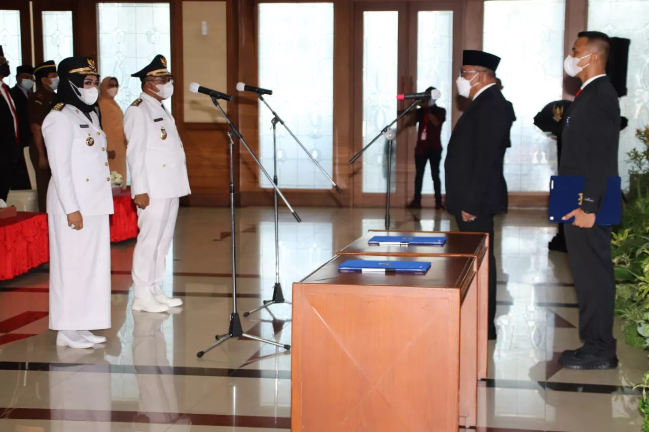 Gubernur Maluku Lantik Bupati dan Wabup Bursel