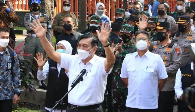 Menko Marves dan Menkes Kunjungi Pasien Covid 19 di Malang Jawa Timur