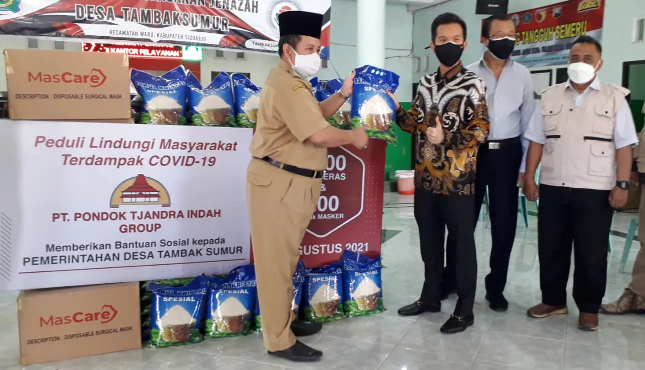 Pondok Tjandra Indah Berikan Bantuan Sosial Langsung kepada Pemerintah Desa