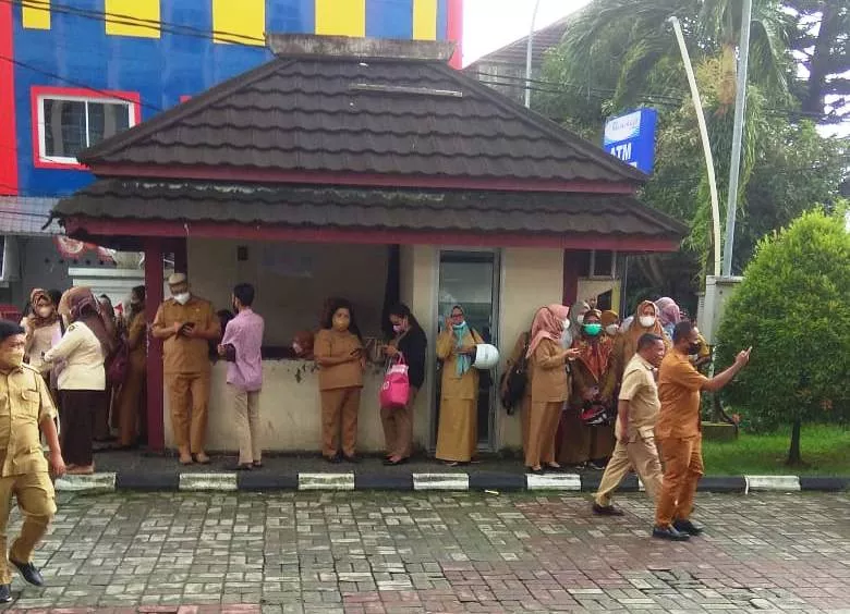 Gempa Membuat Panik ASN Kantor Gubernur Maluku
