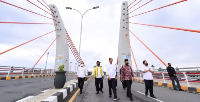 Resmikan Jembatan Sei Alalak, Presiden: Manfaatkan dengan Baik