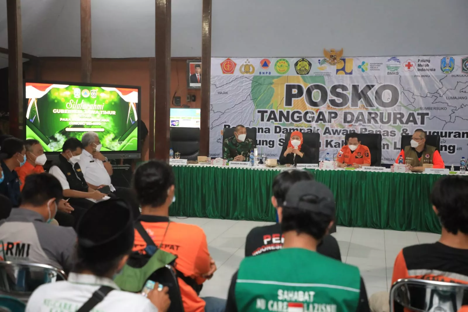 Khofifah Silaturahmi dengan Relawan APG Semeru