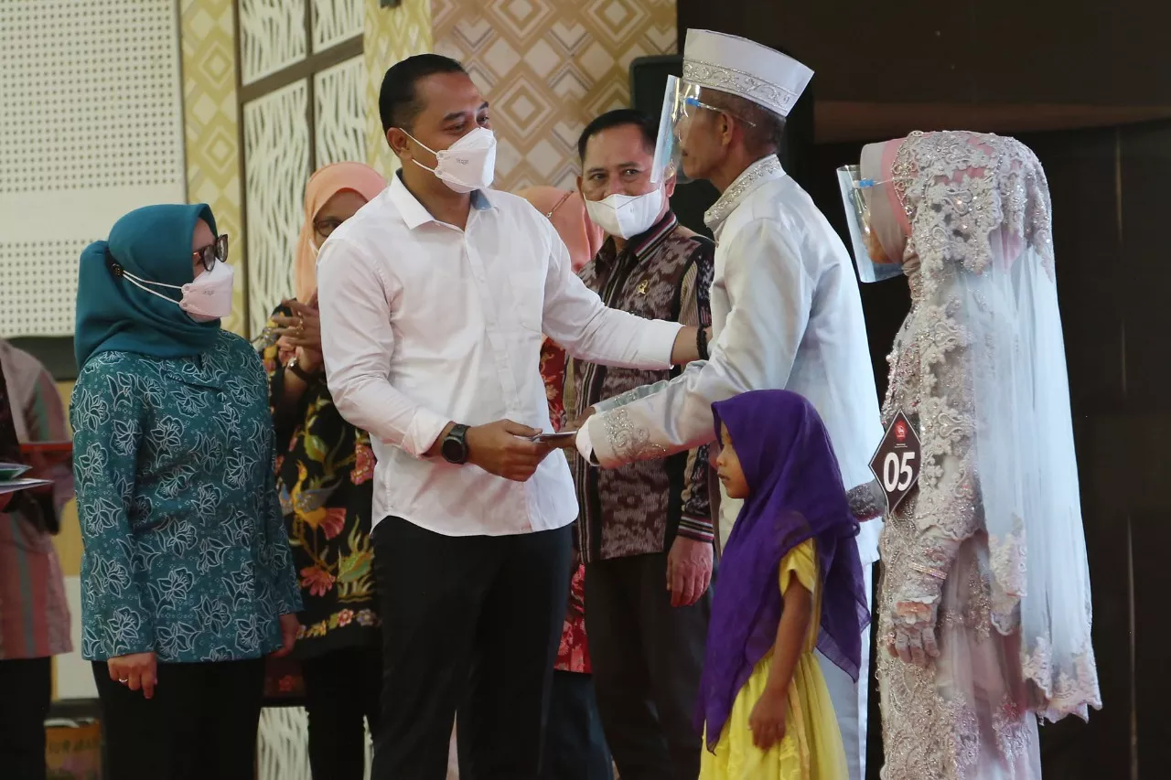 Wali Kota Eri Ingin Semua Warga Surabaya Tercatat Pernikahannya di Negara d