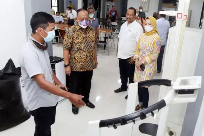 Marciano Norman Puji Fasilitas Sport Science di KONI Jatim