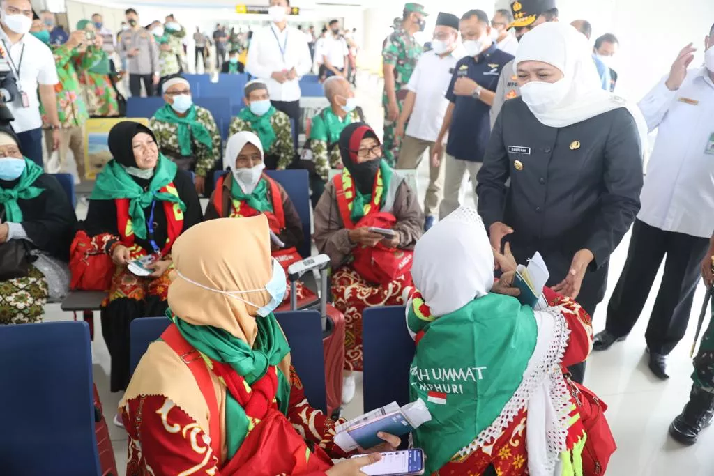 Gubernur Khofifah Lepas Jamaah Umroh Dengan Kalimat Talbiyah