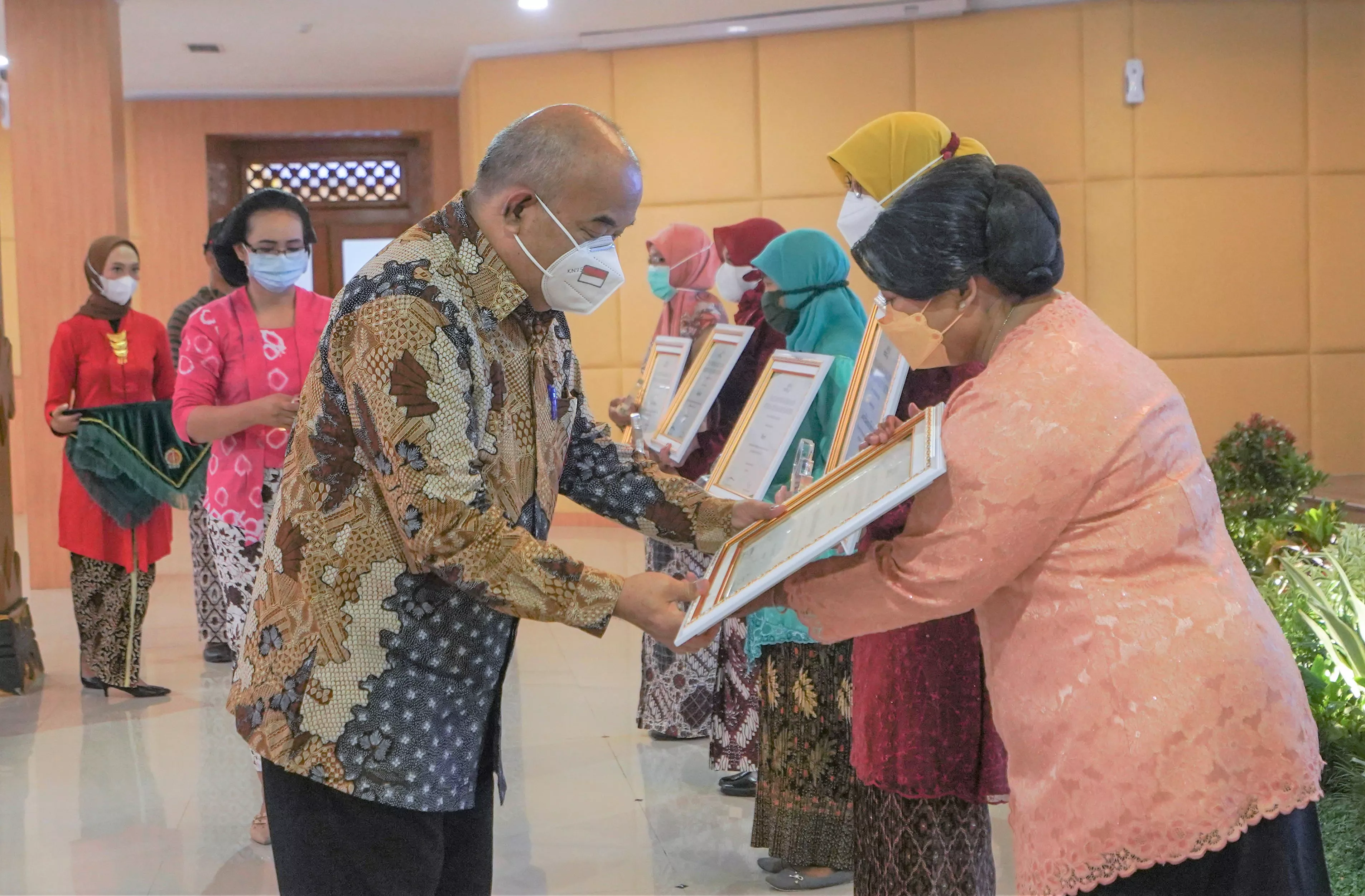 5 Perempuan Hebat Dari DIY Terima Penghargaan