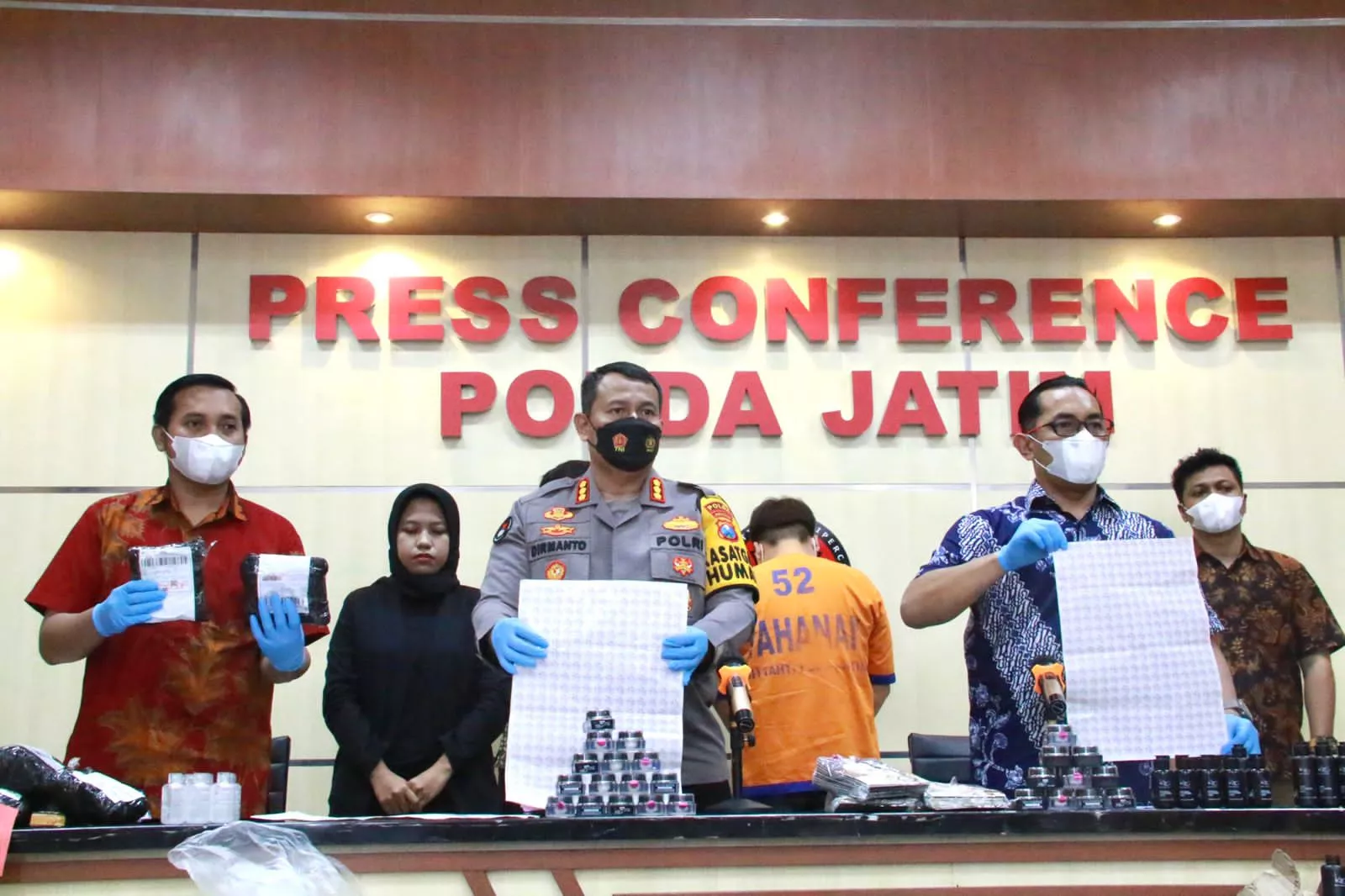 Merk Kosmetik Dipalsukan Warga Tuban Dibekuk Polda Jatim