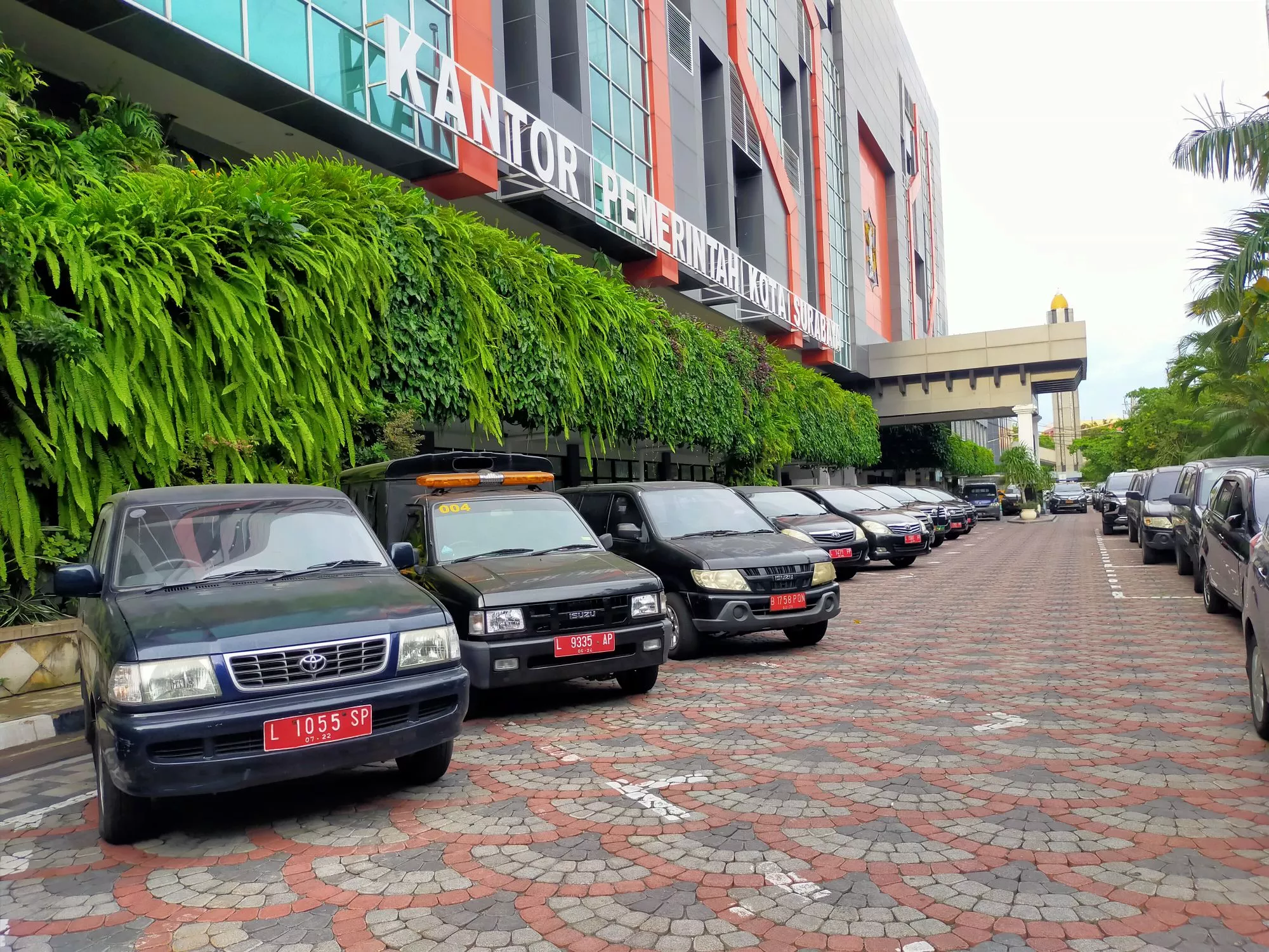 Wali Kota Surabaya Larang ASN Gunakan Mobil Dinas untuk Mudik Lebaran