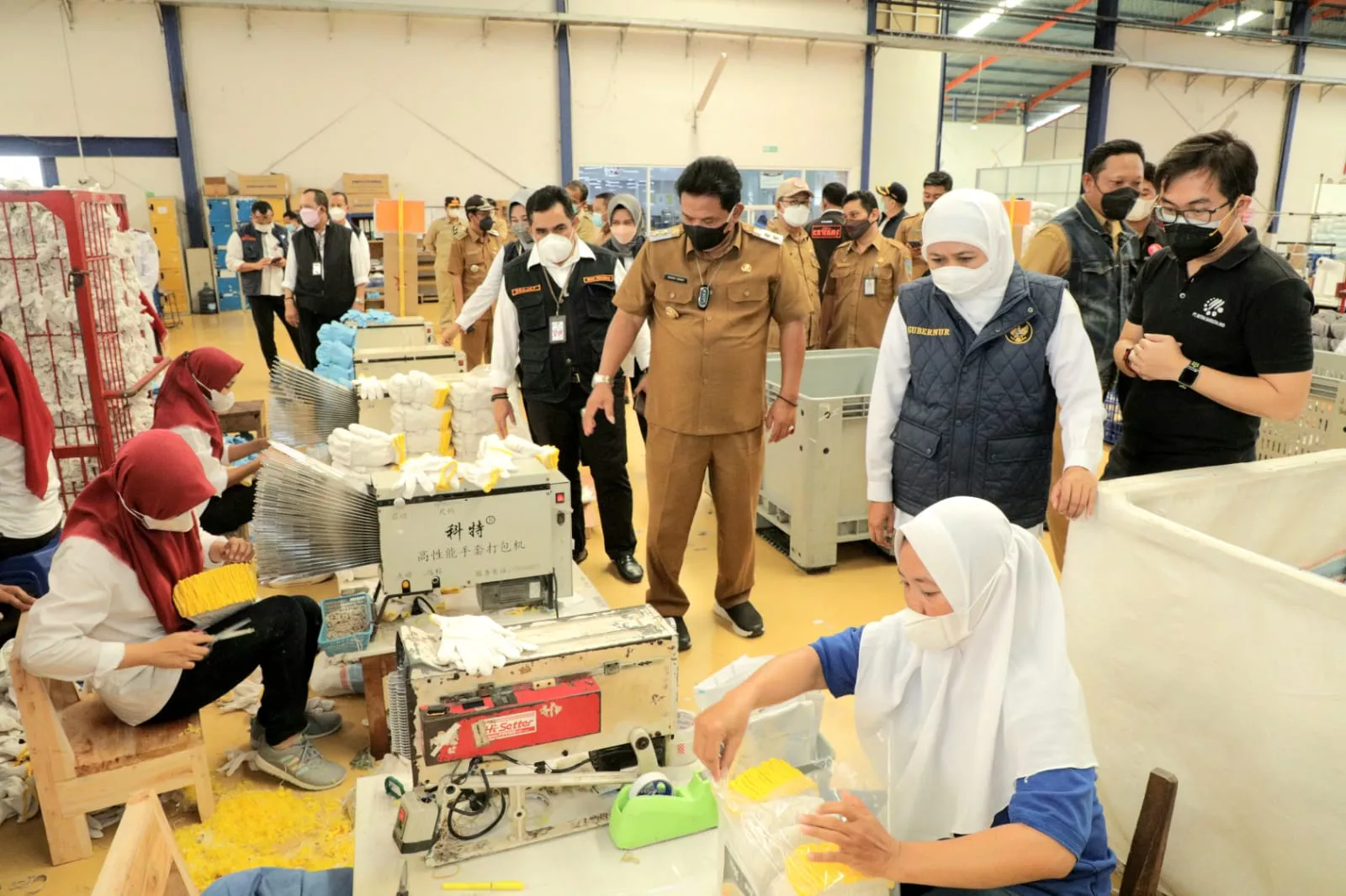 Gubernur Khofifah Minta Seluruh Pengusaha di Jatim Bayarkan Penuh THR