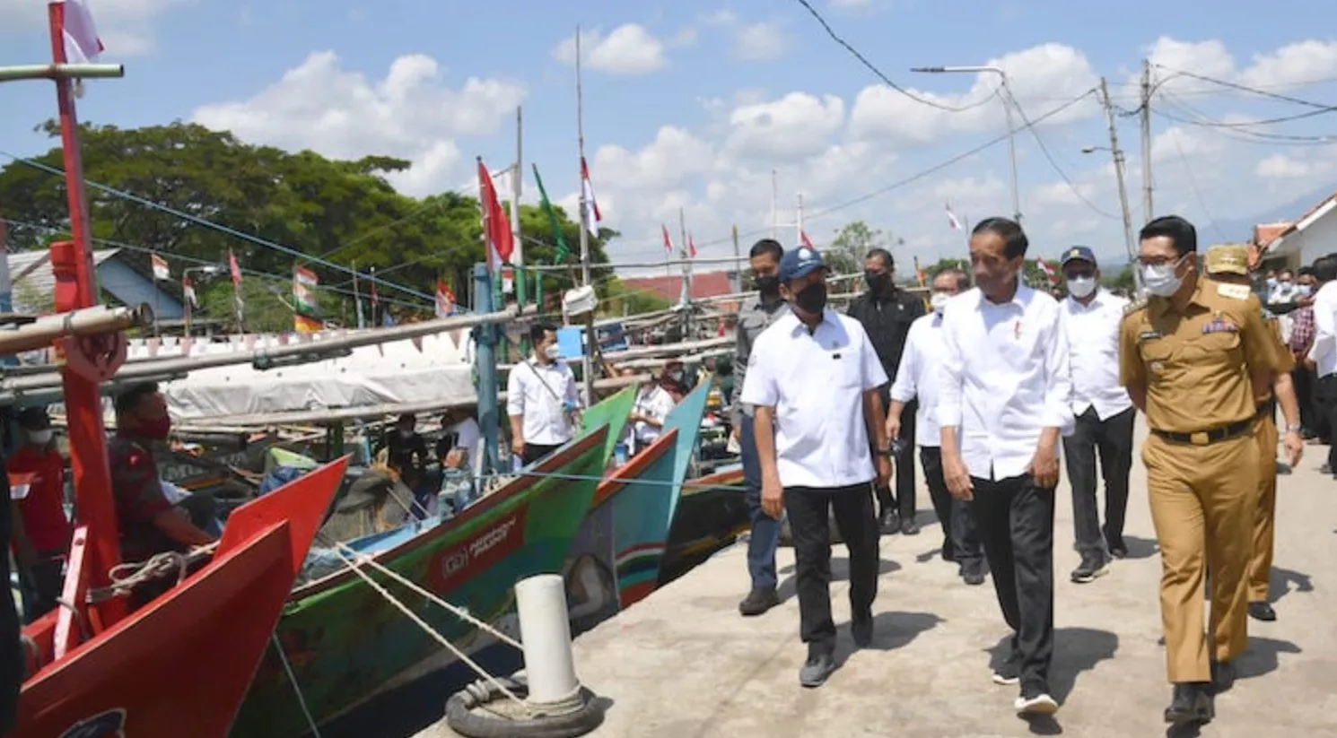 Nelayan Cirebon Curhat Kelangkaan Solar Kepada Jokowi dan Ridwan Kamil