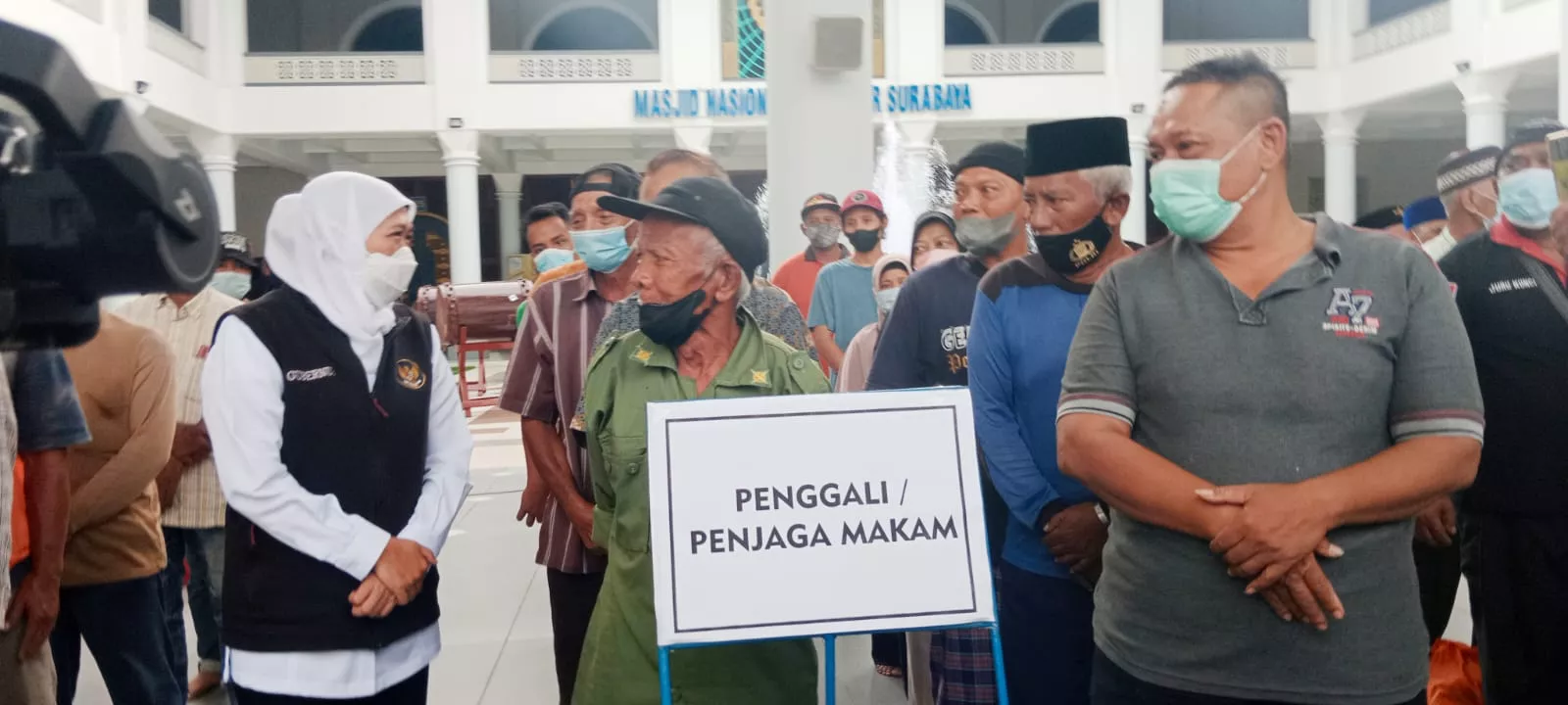Terima Bantuan Gubernur Jatim Khofifah