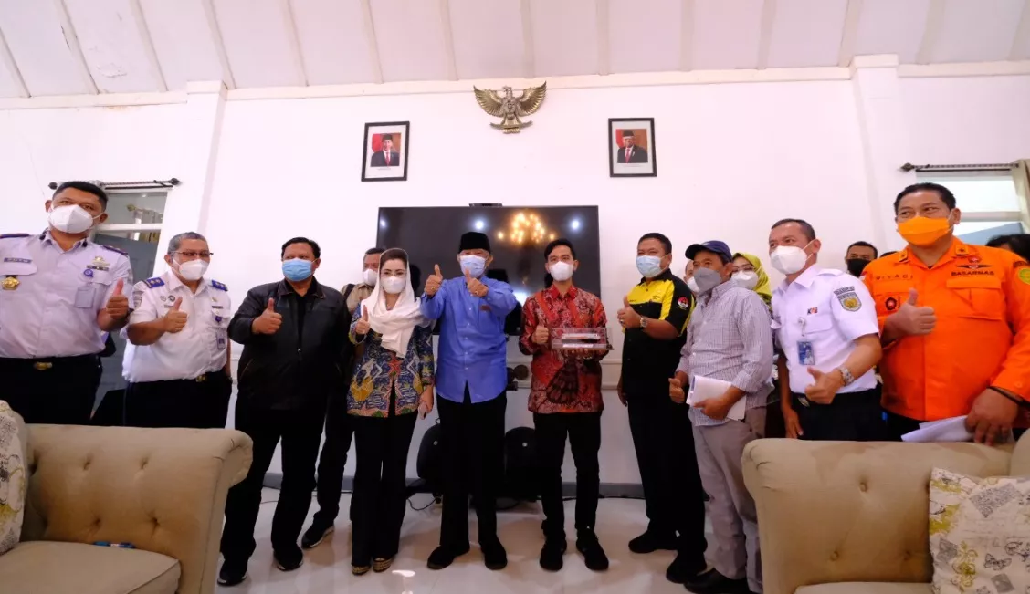Gibran Minta Layanan Kereta Api Dimaksimalkan