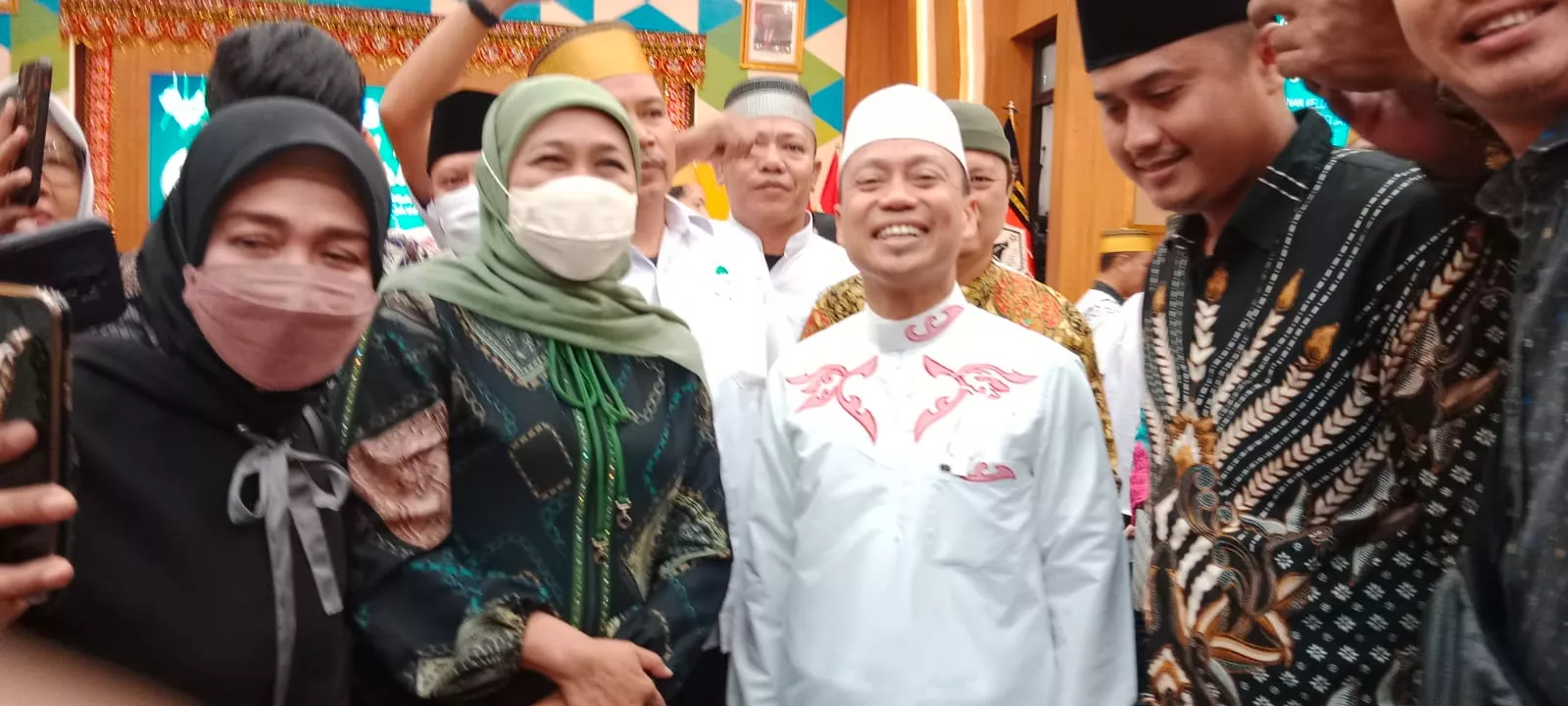 Khofifah Hadiri Halal Bihalal Kerukunan Keluarga Sulawesi Selatan