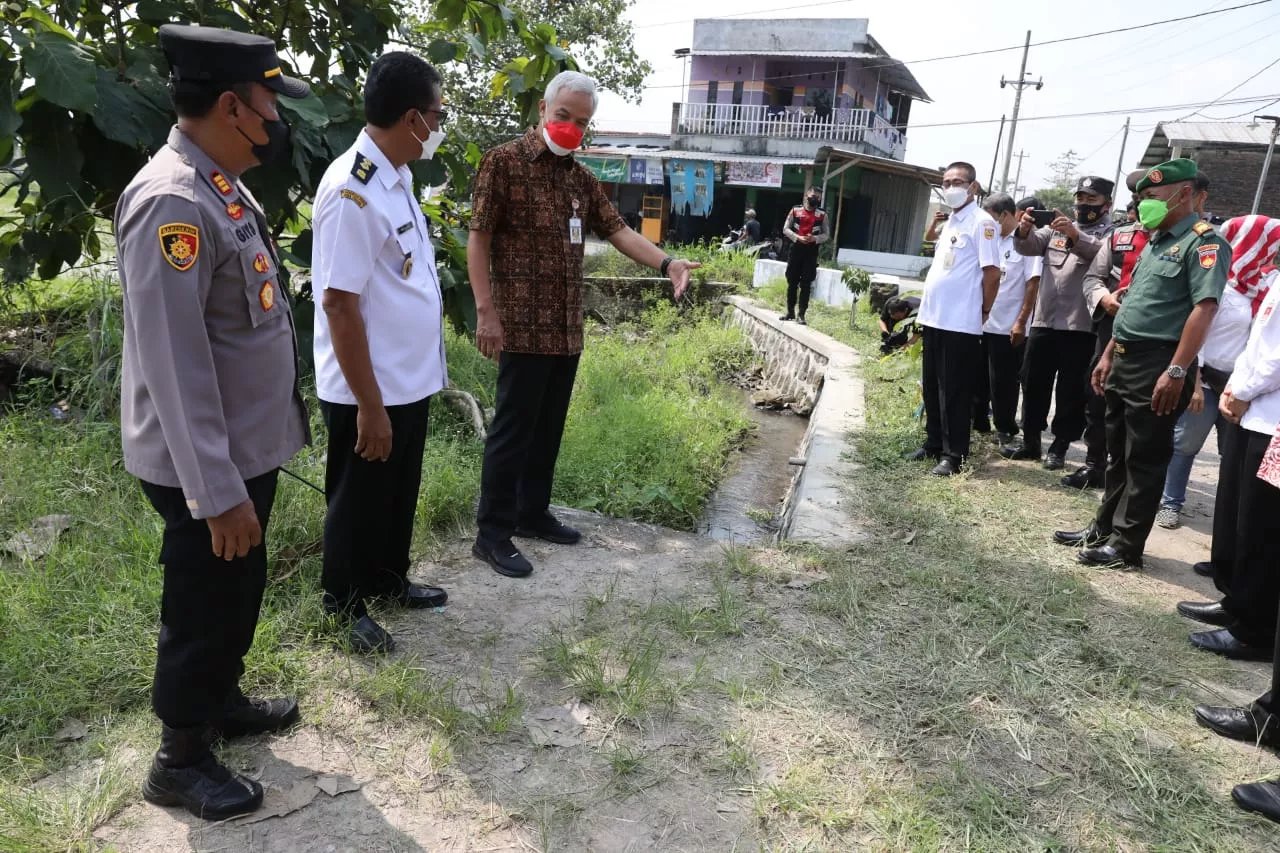 Ganjar Pranowo Cek Banprov ke Desa Desa