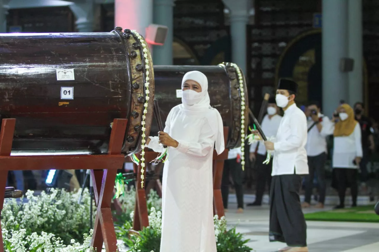 Gubernur Jawa Timur, Khofifah Indar Parawansa bersama Wakil Gubernur, Emil