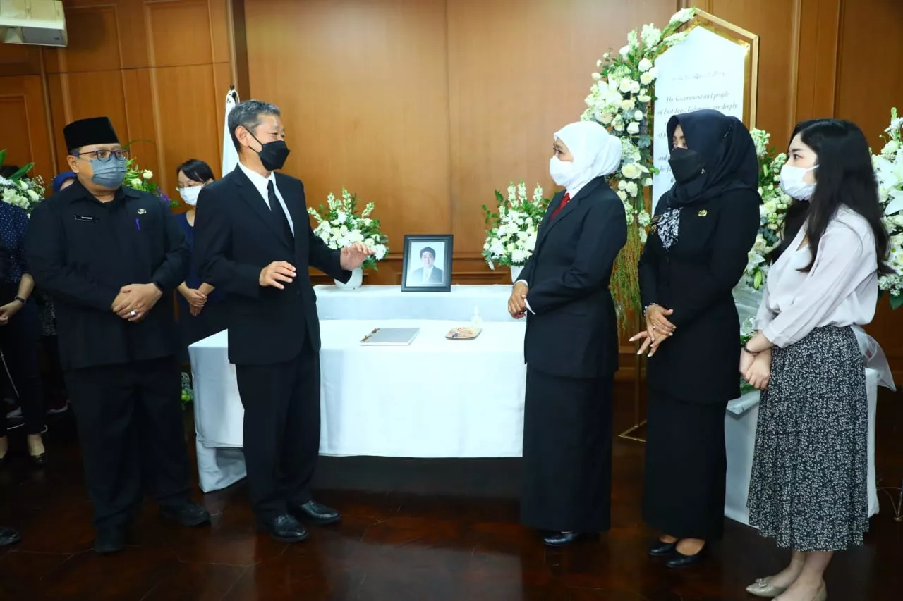 Gubernur Khofifah Sampaikan Duka Cita Mendalam ke Konjen Jepang