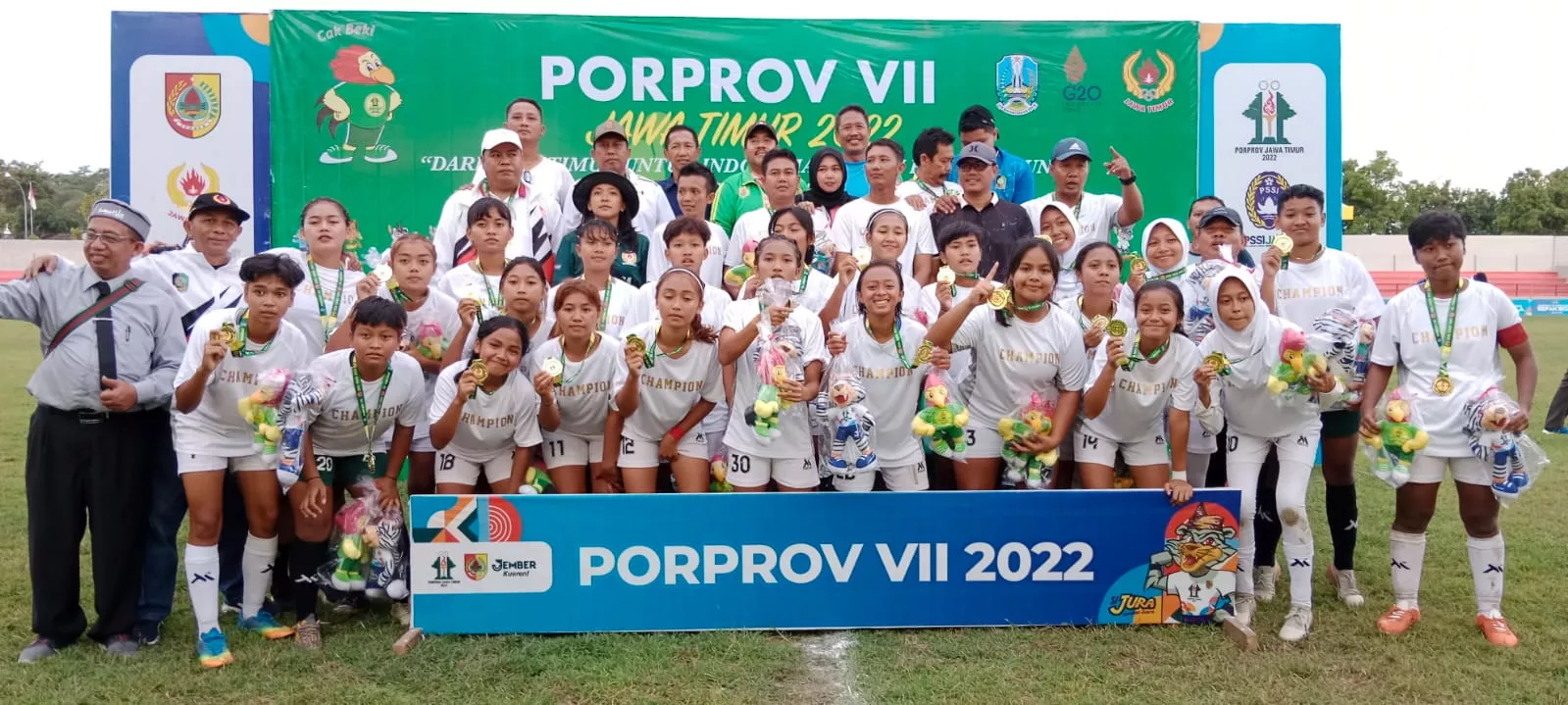 Tim Sepakbola Putri Banyuwangi Raih Medali Emas di Porprov Jatim 2022
