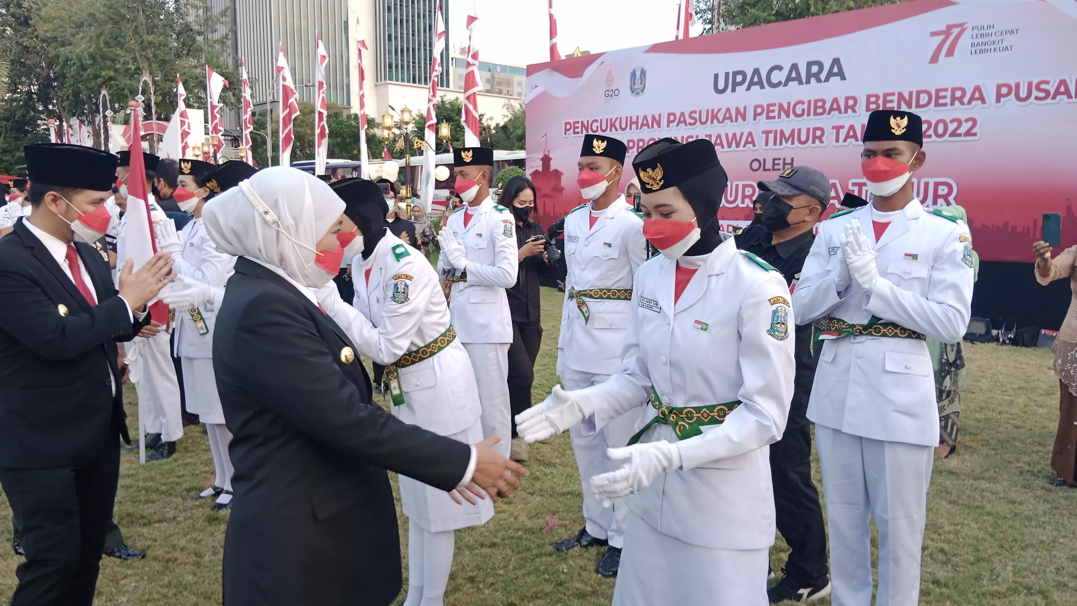 Khofifah: Bawa Semangat Merah Putih di Hati, Pikiran dan Gerakan