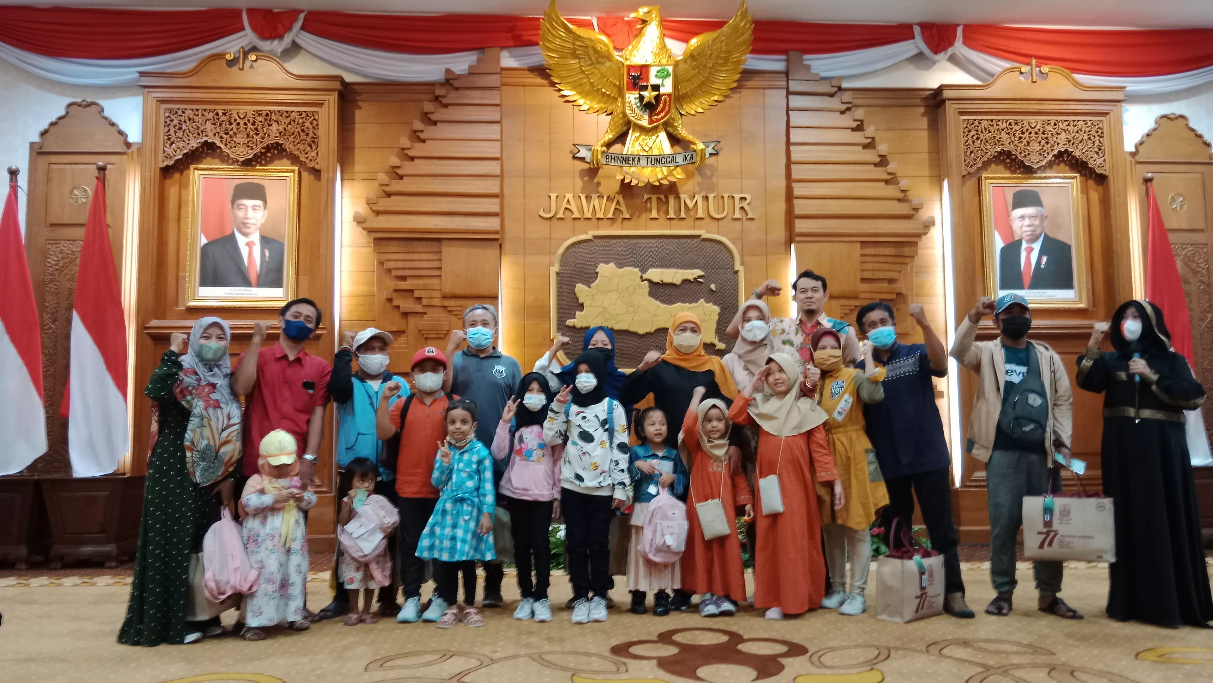 Gubernur Khofifah Berbagi Kebahagiaan