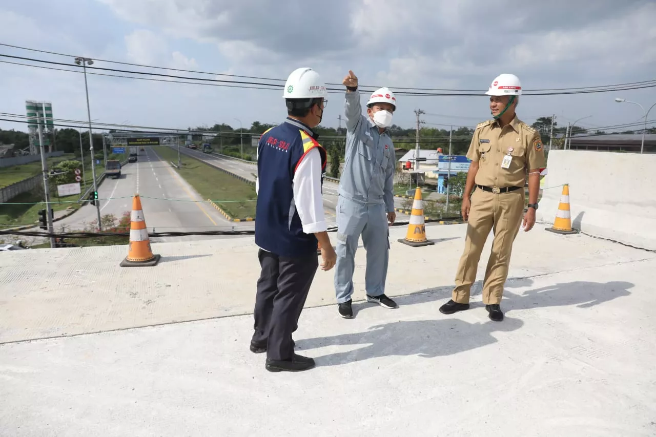 Ganjar Cek Progres Pembangunan Tol Solo-Yogyakarta