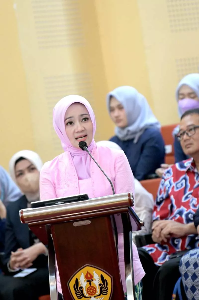 Atalia Raih Gelar Doktor Ilmu Komunikasi dengan Predikat 'Cum Laude'