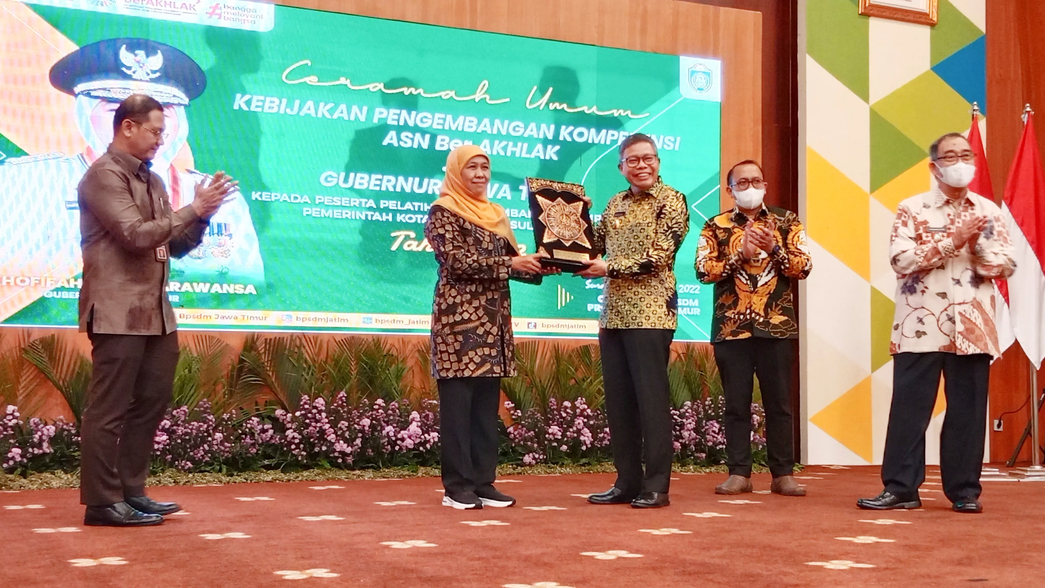 Gubernur Khofifah Ajak ASN Melek Digital dan Tingkatkan IKI