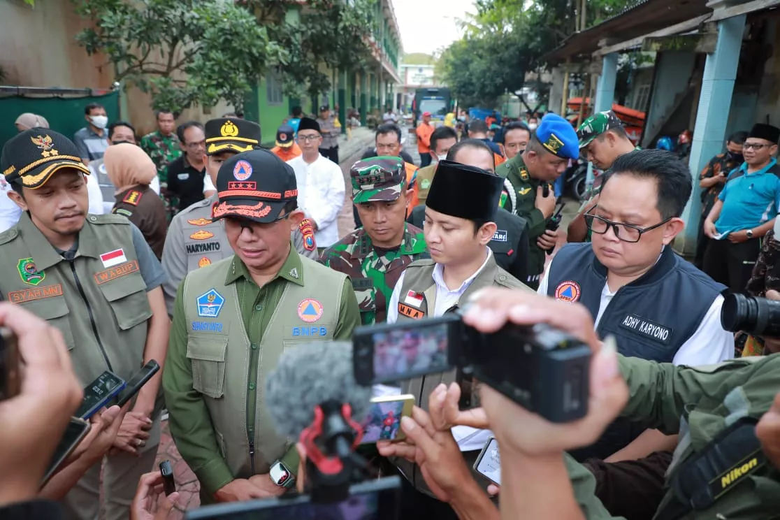 Sekdaprov Jatim Dampingi Ka. BNPB Tinjau Banjir di Trenggalek