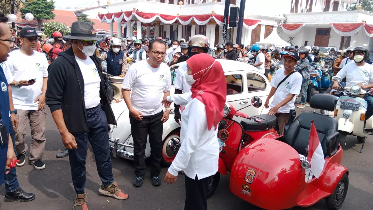 Gubernur Khofifah Berangkatkan East Java VW and Vespa Festival 2022