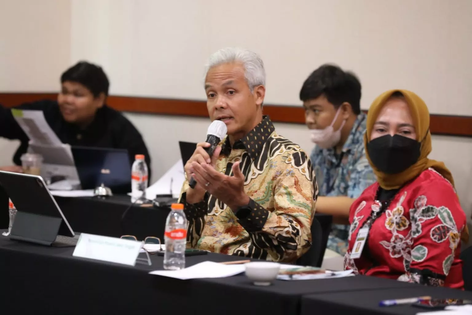 Ganjar : Mau Terbuka, Harus Buka Aduan di Medsos