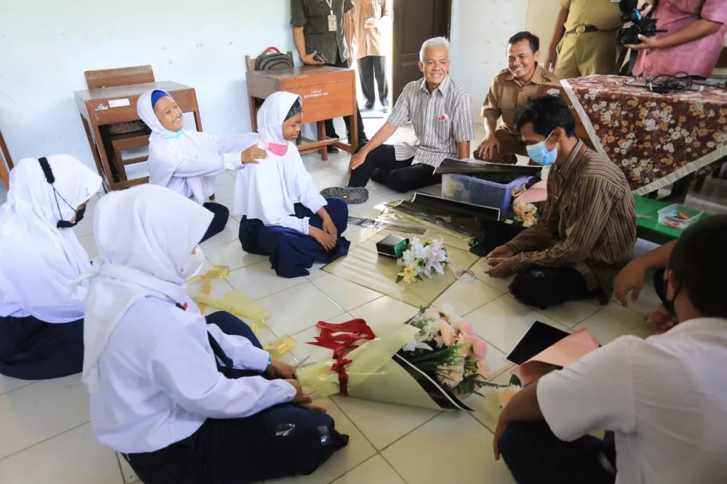 Seru-seruan Ganjar Bareng Anak Berkebutuhan Khusus di Kebumen