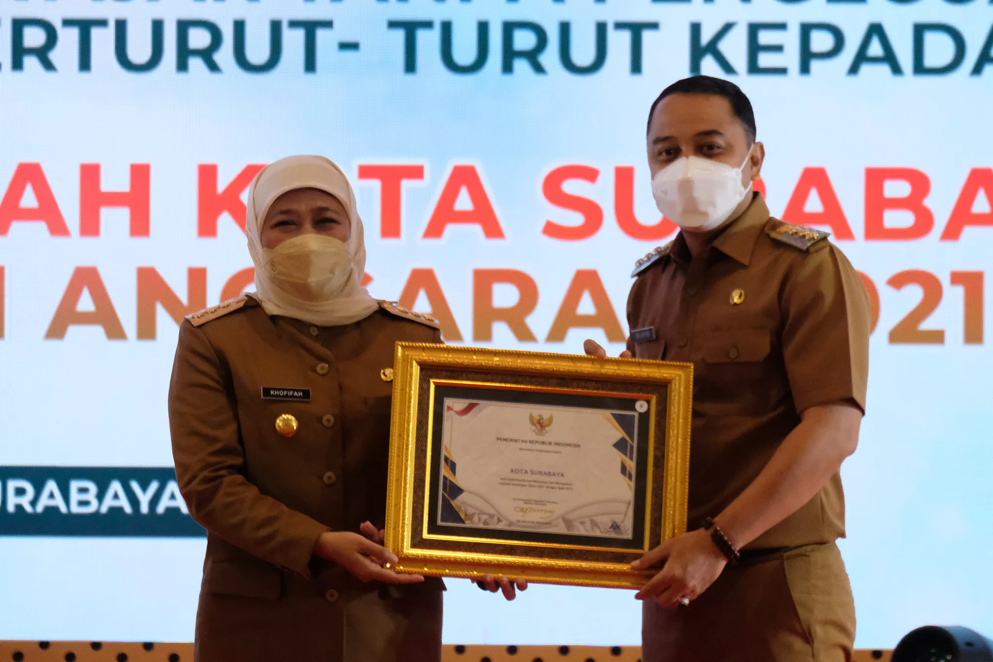 Pemkot Surabaya Terima Penghargaan dari Pemerintah Pusat