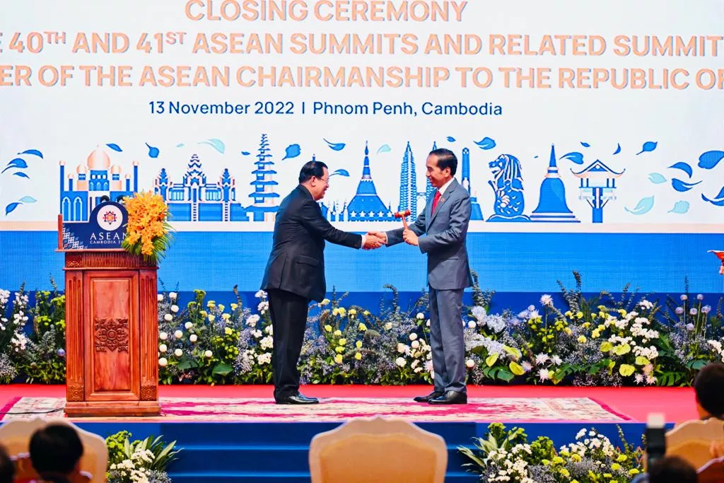 Indonesia Terima Keketuaan ASEAN 2023 dari Kamboja