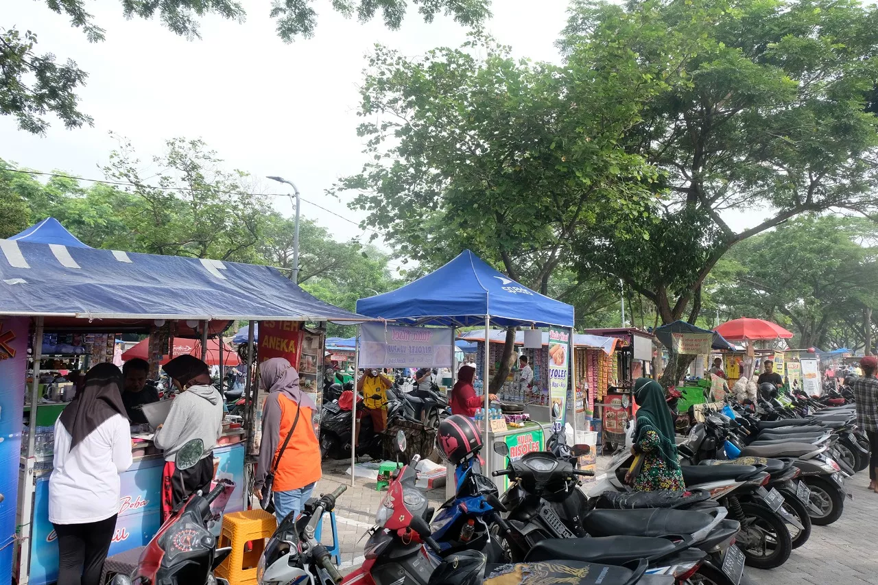 PKL di Sekitar Masjid Al-Akbar Direlokasi ke Pasar Rakyat Jambangan