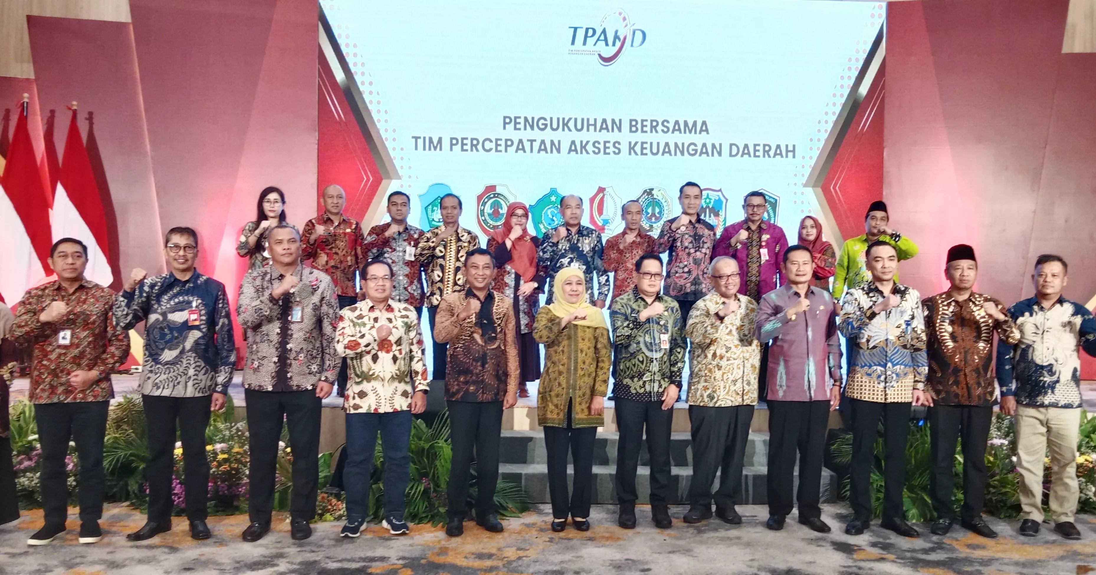 Gubernur Khofifah Kukuhkan 7 TPAKD di Jatim