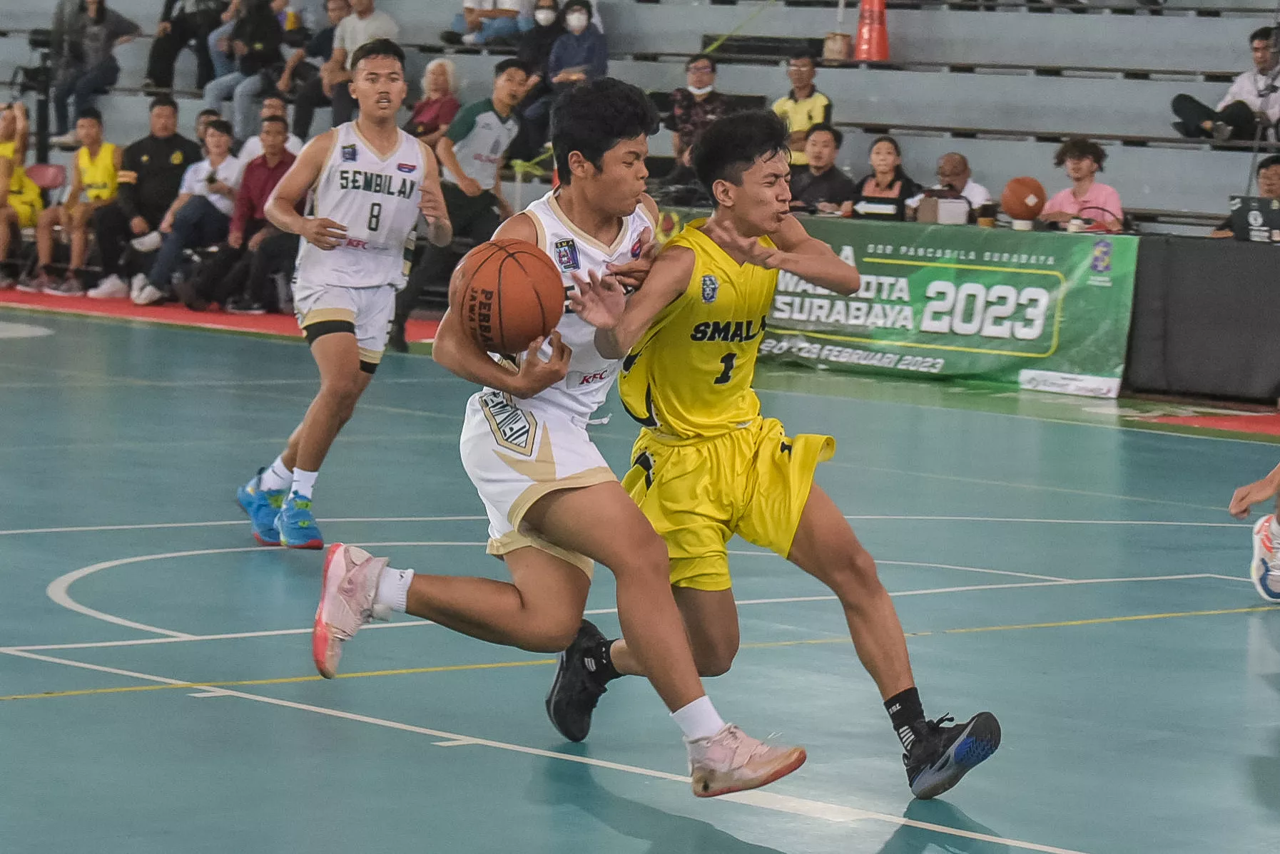 Ratusan Pelajar se-Surabaya Raya Berebut Piala Walikota di Kejuaran Bola Basket