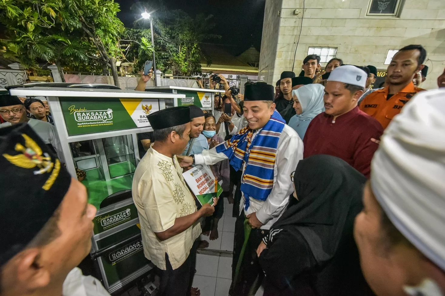 Safari Ramadan, Wali Kota Eri bersama Baznas Galakan Zakat untuk Entaskan Kemiskinan di Surabaya