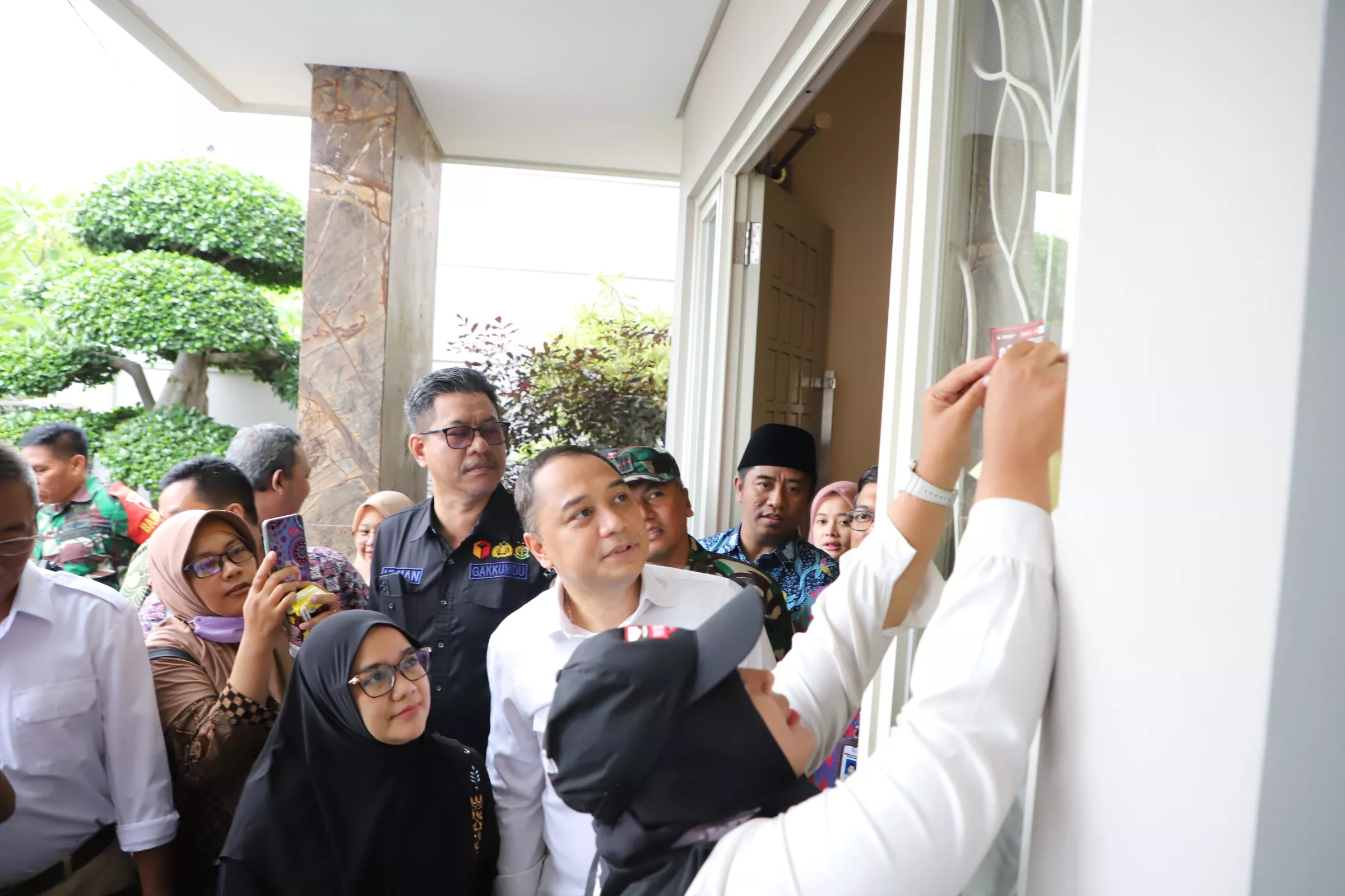 KPU Surabaya Coklit di Rumah Wali Kota Eri, Ajak Masyarakat Ikut Sukseskan Pemilu 2024