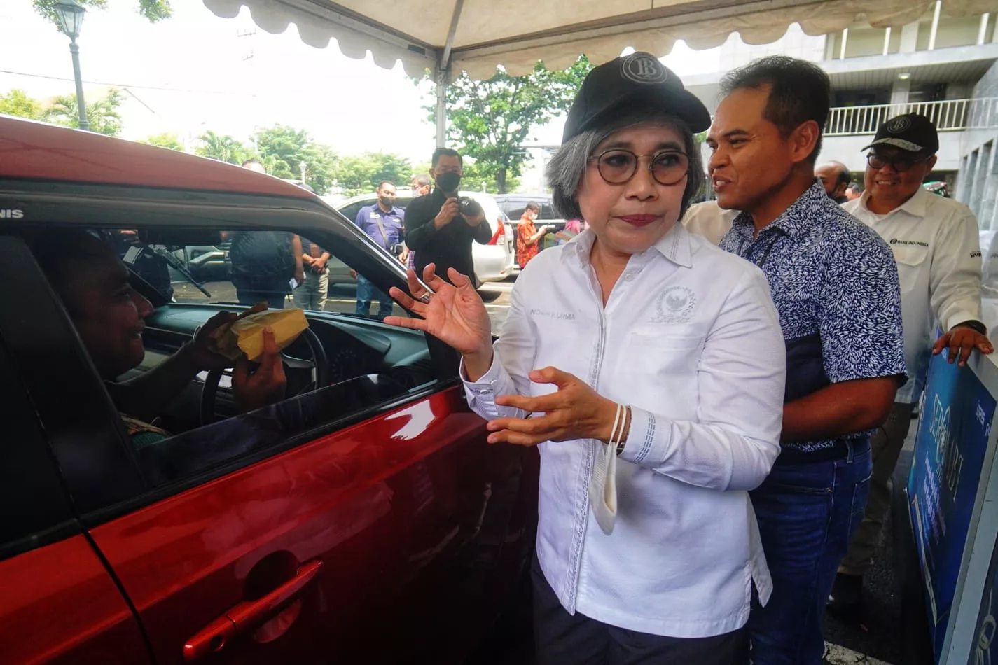 Warga Kaliasin Surabaya Ikuti Sosialisasi Cinta, Bangga, dan Paham Rupiah bersama Indah Kurnia