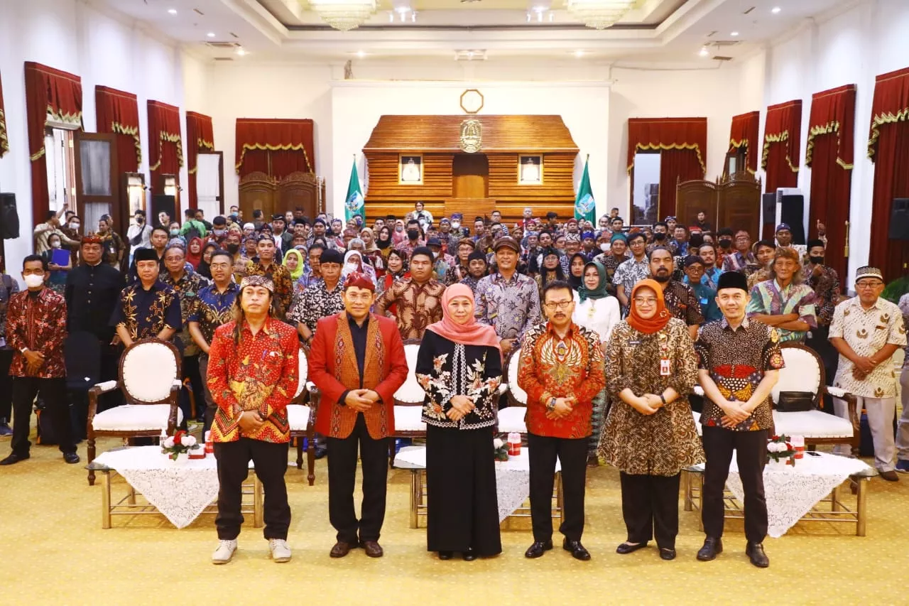 Gubernur Khofifah Beri Tunjangan Kehormatan pada 1.000 Seniman dan 240 Juru Pelihara Cagar Budaya