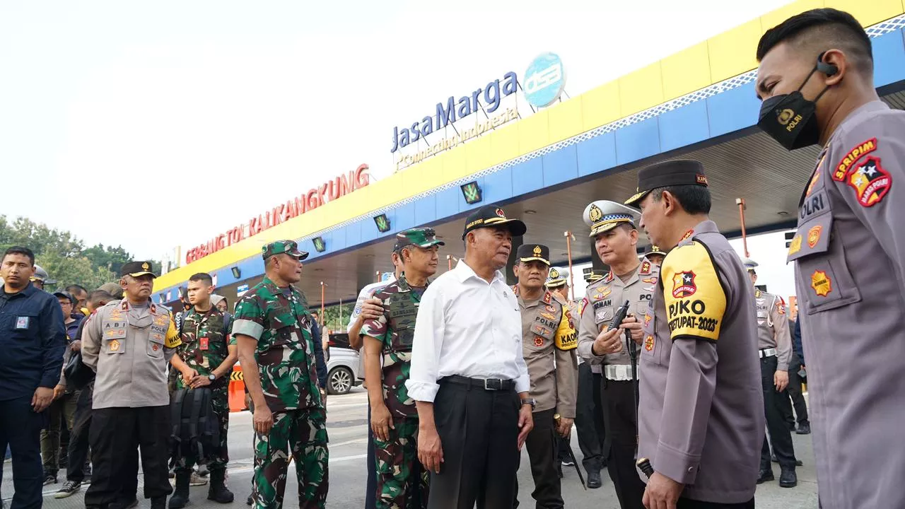 Tinjau Tol Kalikangkung, Menko PMK : Bawa Pengemudi Cadangan Cegah Kecelakaan