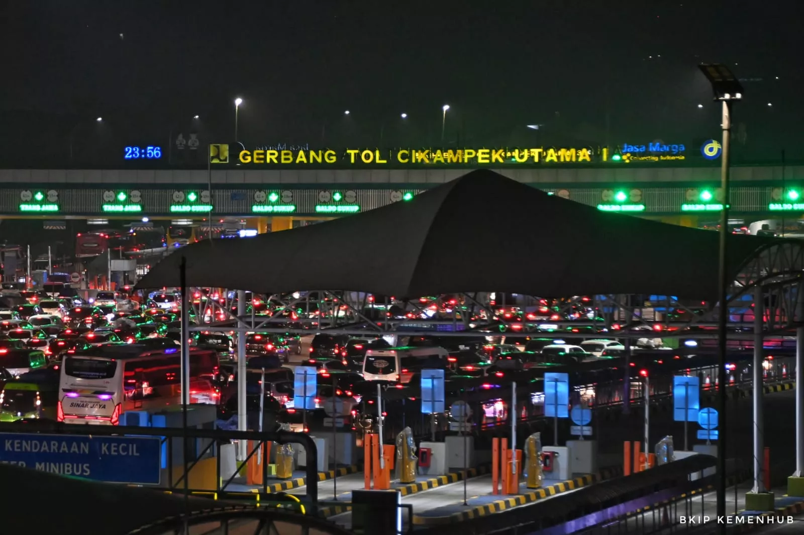 Situasi Arus Mudik di Tol Cikampek pada H-2 jelang Lebaran Relatif Lancar