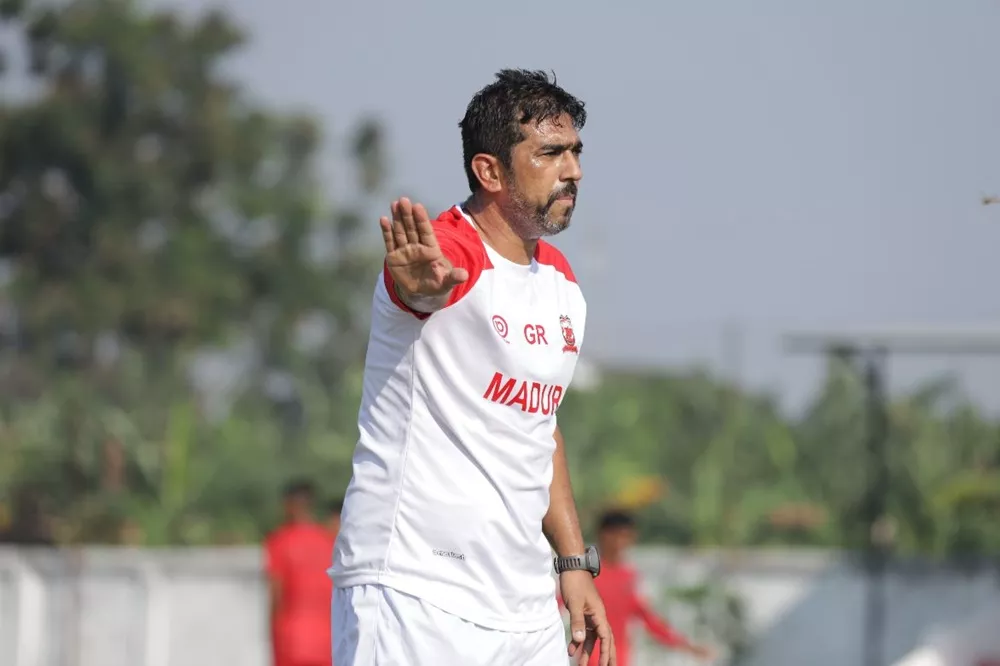 Madura United Tunjuk Pelatih Kiper Baru