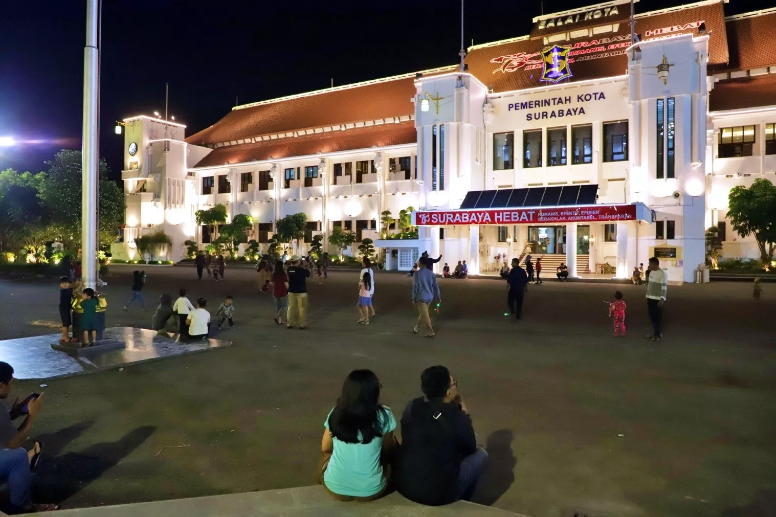 Setelah Dibuka untuk Umum, Setiap Malam Taman Surya Selalu Dipadati Pengunjung