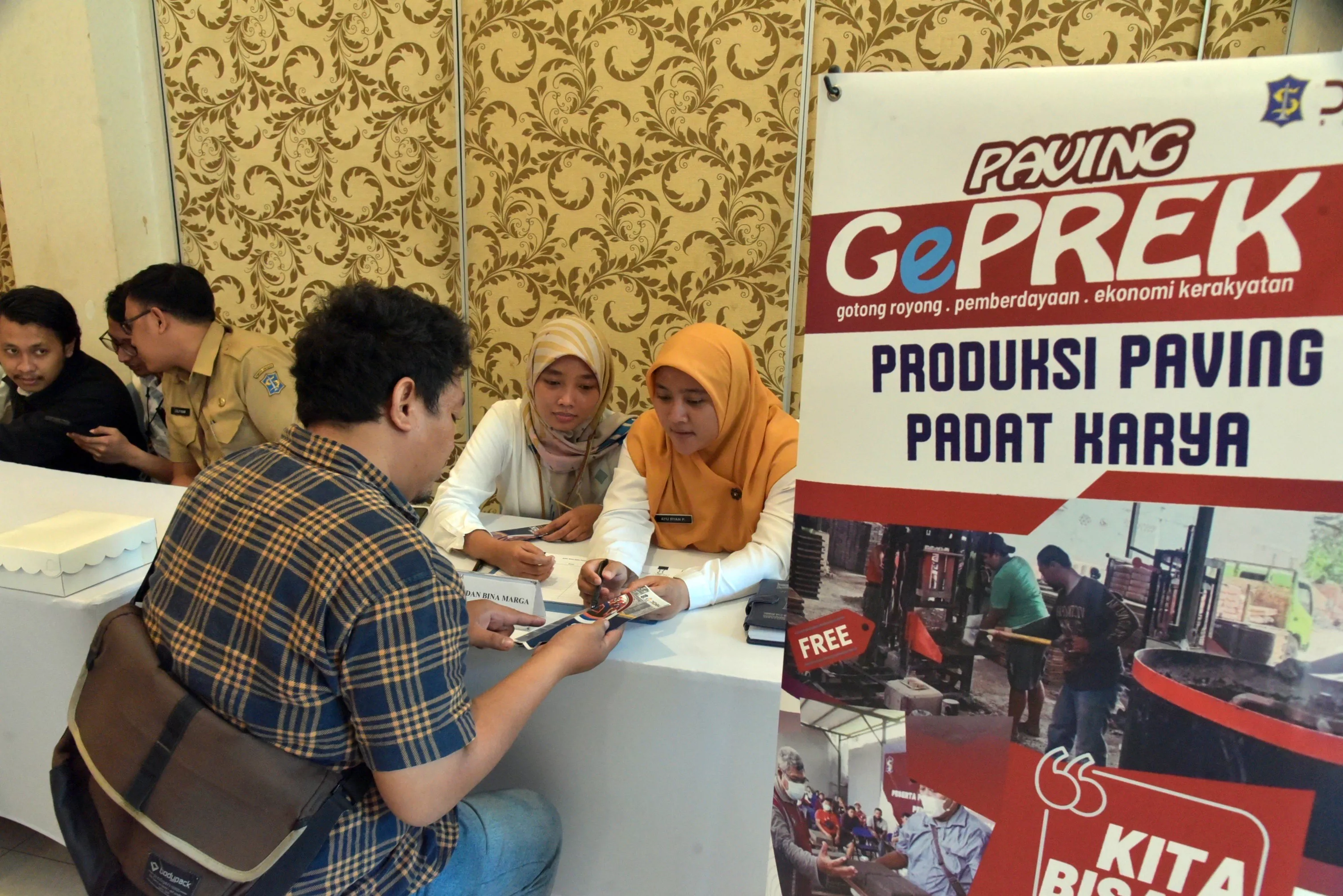 Strategi Wali Kota Eri Cahyadi Entaskan Kemiskinan Lewat Padat Karya