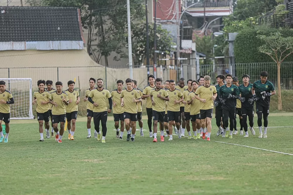 Bawa 22 Pemain Ke Solo, Aji Santoso Buka Opsi Turunkan Ernando