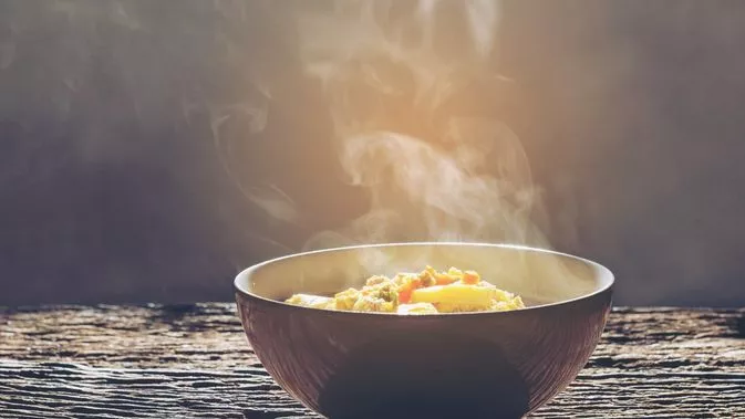 Benarkah Terlalu Sering Konsumsi Makanan Panas Bisa Merusak Gigi?